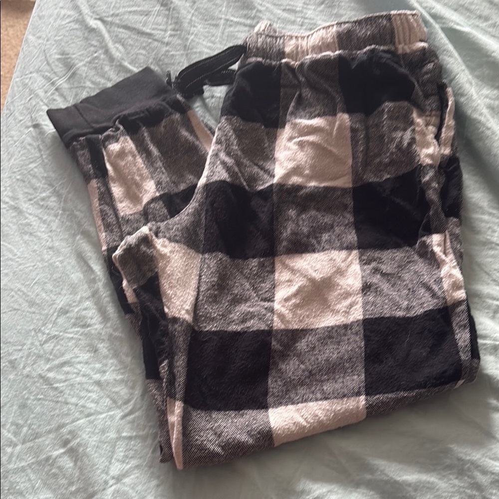Old Navy Buffalo Plaid PJ joggers. Size medium